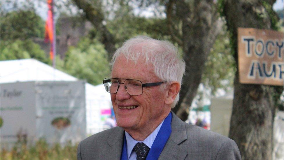 Guto Roberts, enillydd y Fedal Wyddoniaeth a Thechnoleg // Guto Roberts from Llantrisant was honoured by the Eisteddfod for his lifelong contribution to science through the medium of Welsh