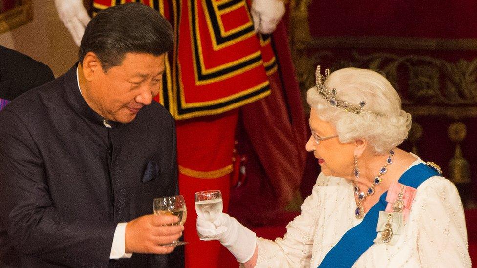 Chinese President Xi Jinping with Queen Elizabeth II at a state banquet at Buckingham Palace, London