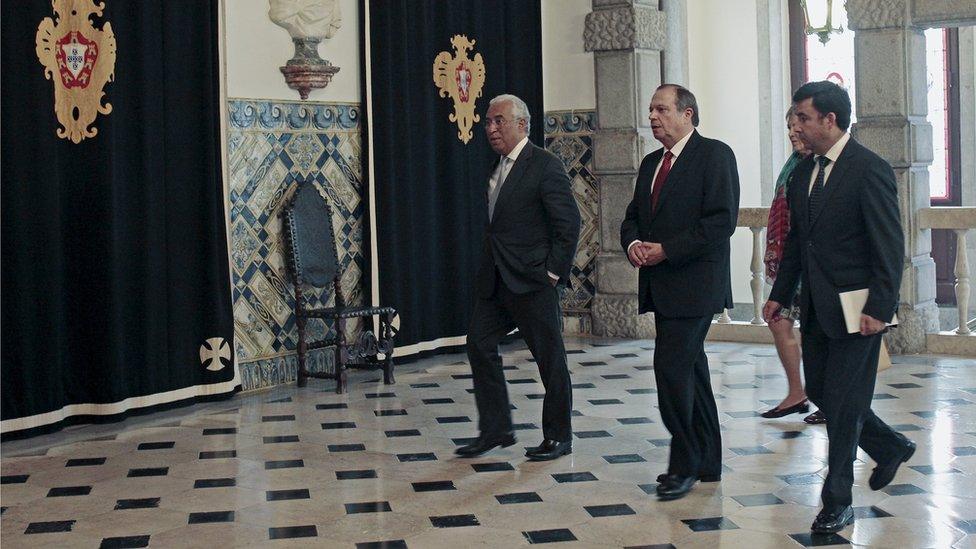 Antonio Costa (C), leader of the opposition Socialist party (PS), arrives for a meeting with the president in Lisbon, Portugal (October 20, 2015)