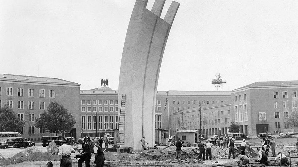 Archive pictures of the Berlin airlift