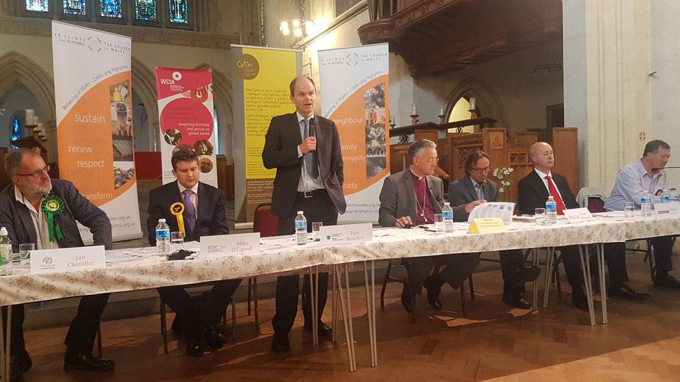 Hustings in cathedral