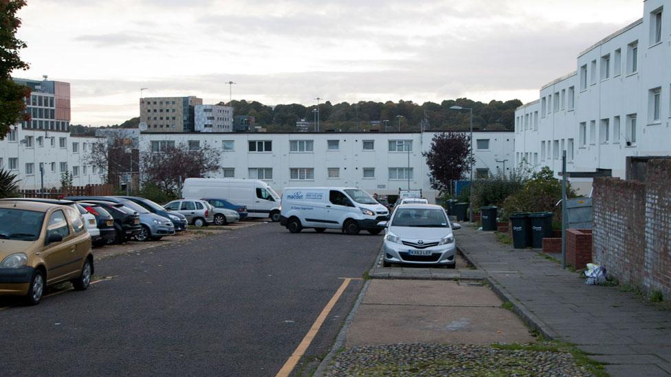 Murder probe in Essex Close, Luton