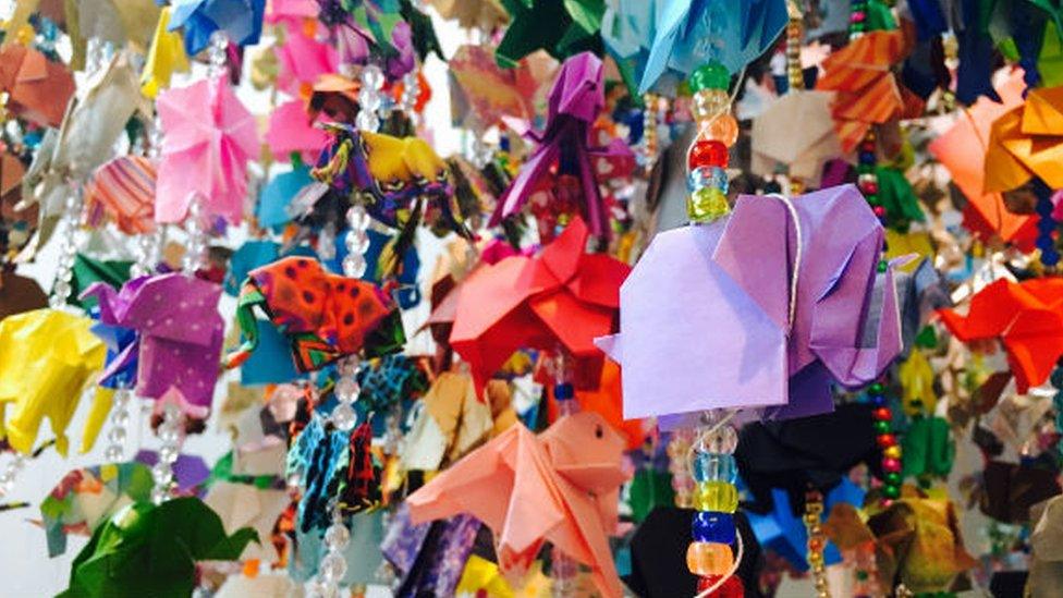 world-record-breaking-drawing-origami-elephant-display.