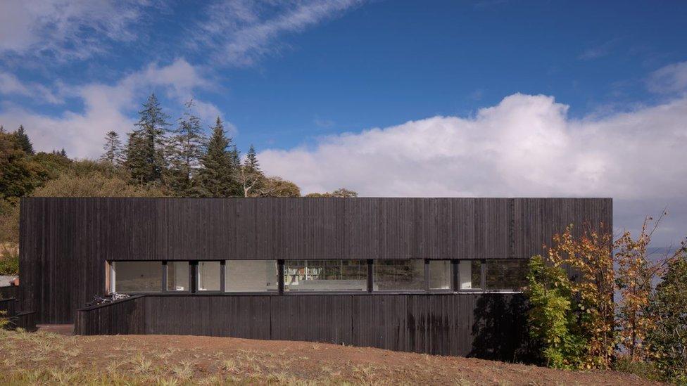 2 Dualchas_The Black House_David Barbour.jpg