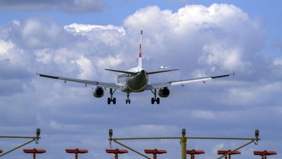 plane landing at heathrow