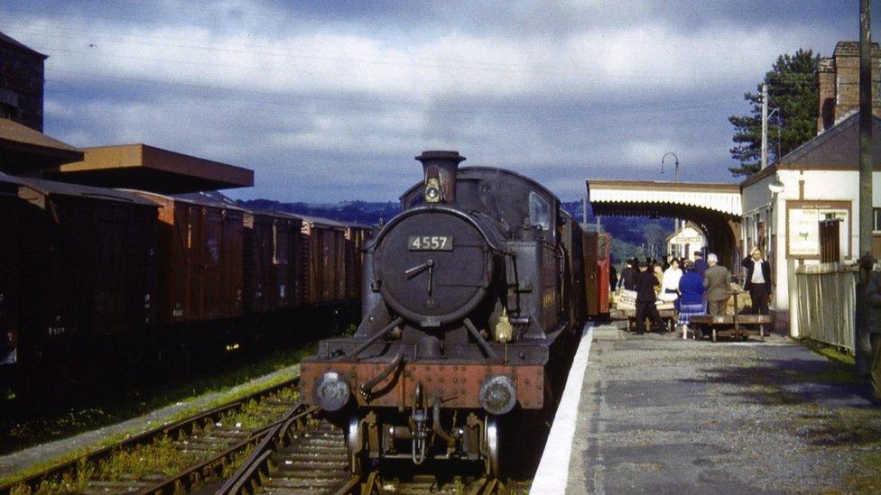 Gorsaf Rheilffordd Aberteifi yn 1962