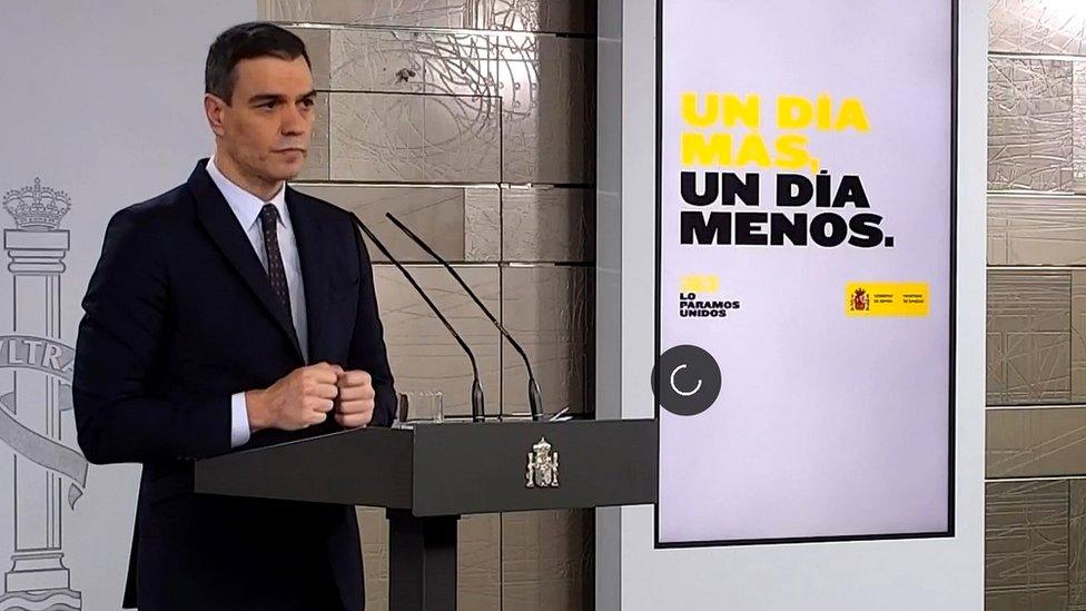 Pedro Sánchez gives a briefing on 18 April