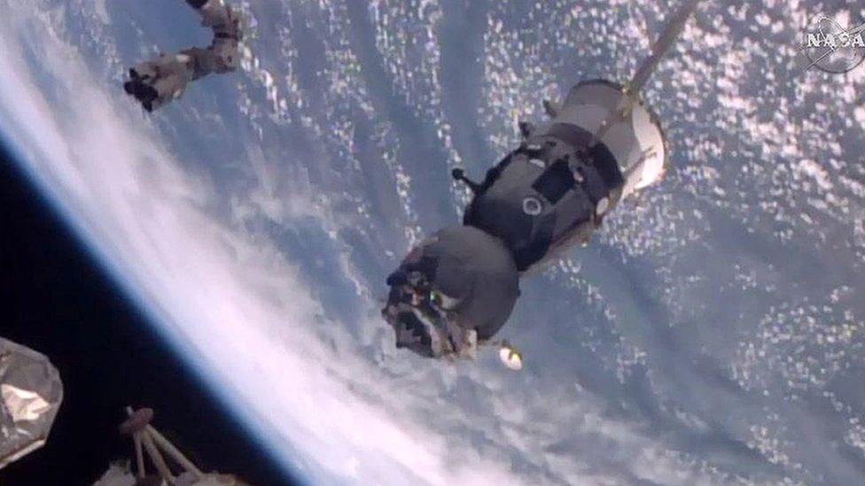 Syuz capsule released from ISS