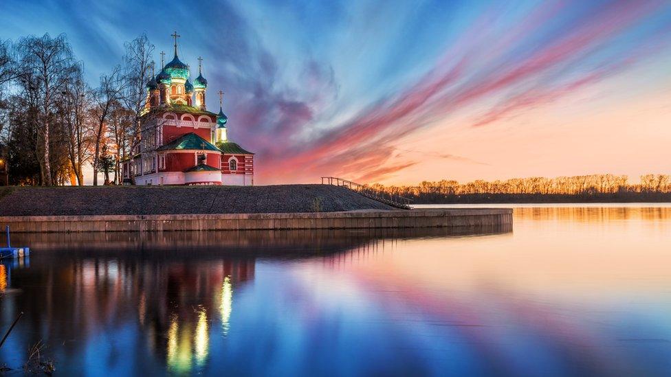 The-Church-of-Dmitry-on-the-Volga.