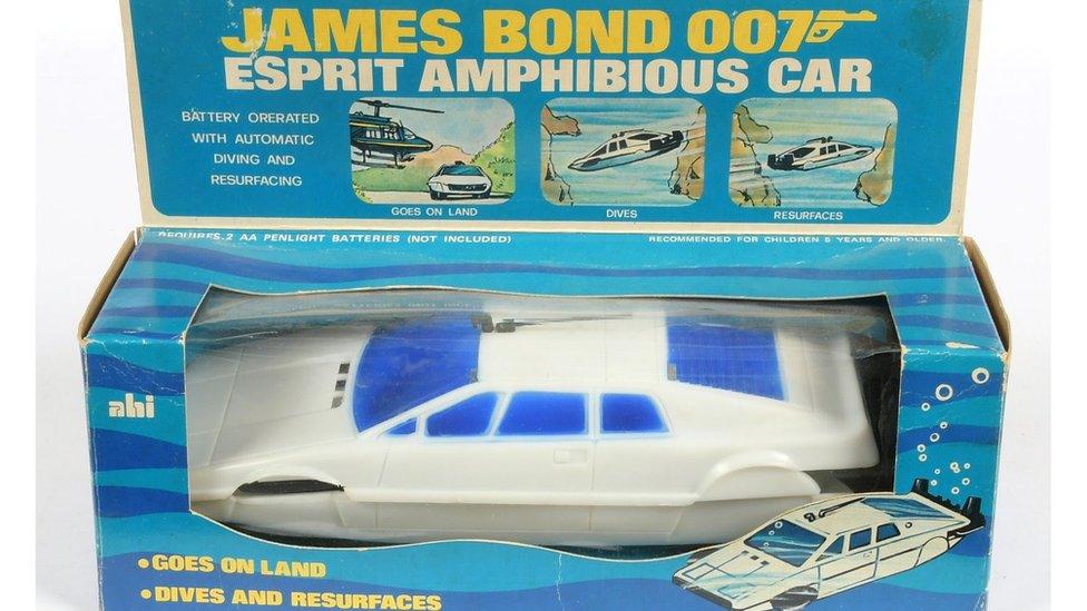 Amphibious car model