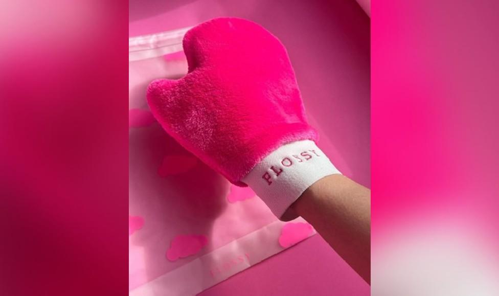 Make-up removing glove