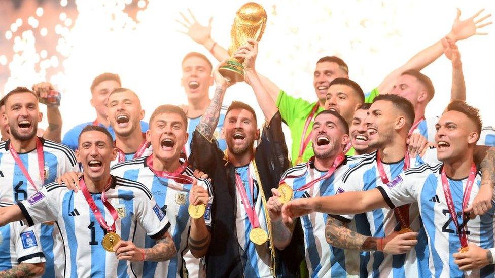 argentina-football-team-celebrating.