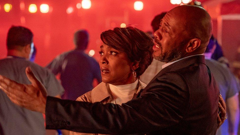 Angela Bassett and Rockmond Dunbar in 9-1-1