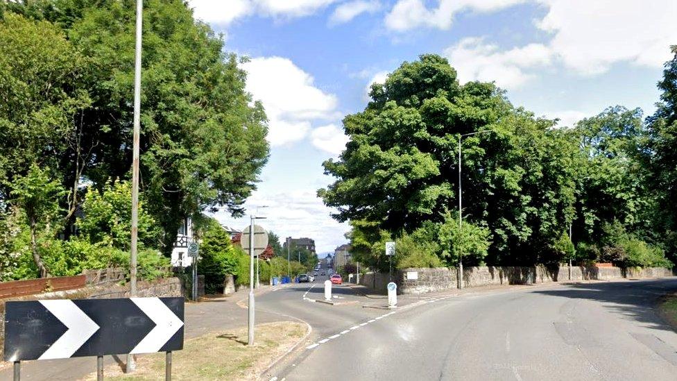 Beith Road at Overton Road