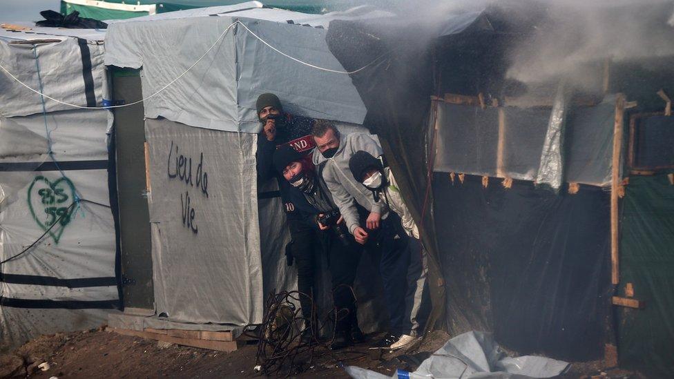 Activists at the Calais migrant camp (29/02/16)