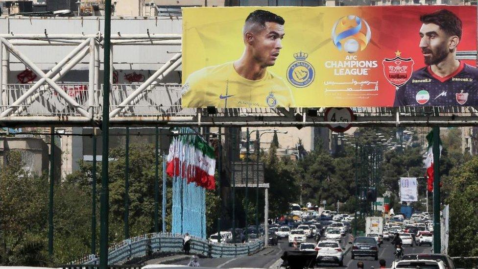 Ronaldo and Persepolis goalkeeper Alireza Beiranvand