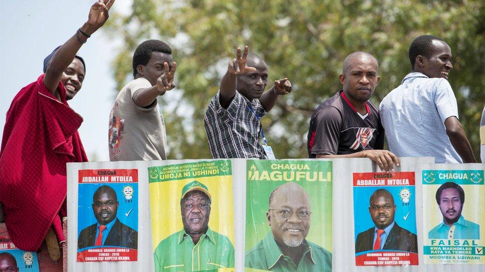 Supporters of Edward Lowassa at a rally in Dar es Salaam