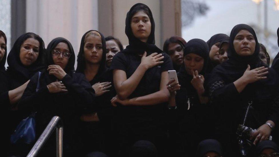 Shia Muslims beat themselves at a mosque during a religious festival marking Ashura in Yangon (30 September 2017)