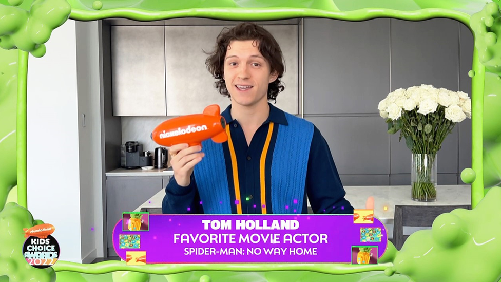 tom-holland-holding-kids'-choice-award