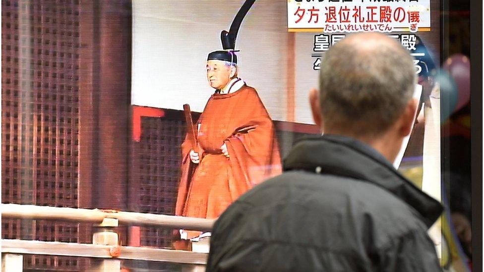 TV showing Emperor Akihito in the Imperial Palace