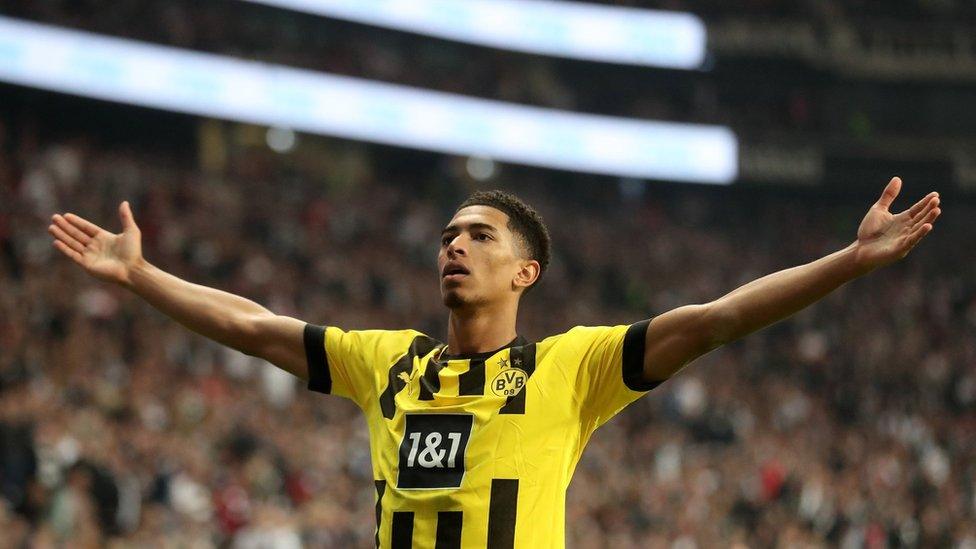 Bellingham playing for Borussia Dortmund