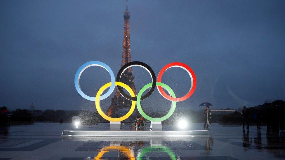 Olympic rings in front of the Eiffel Tower