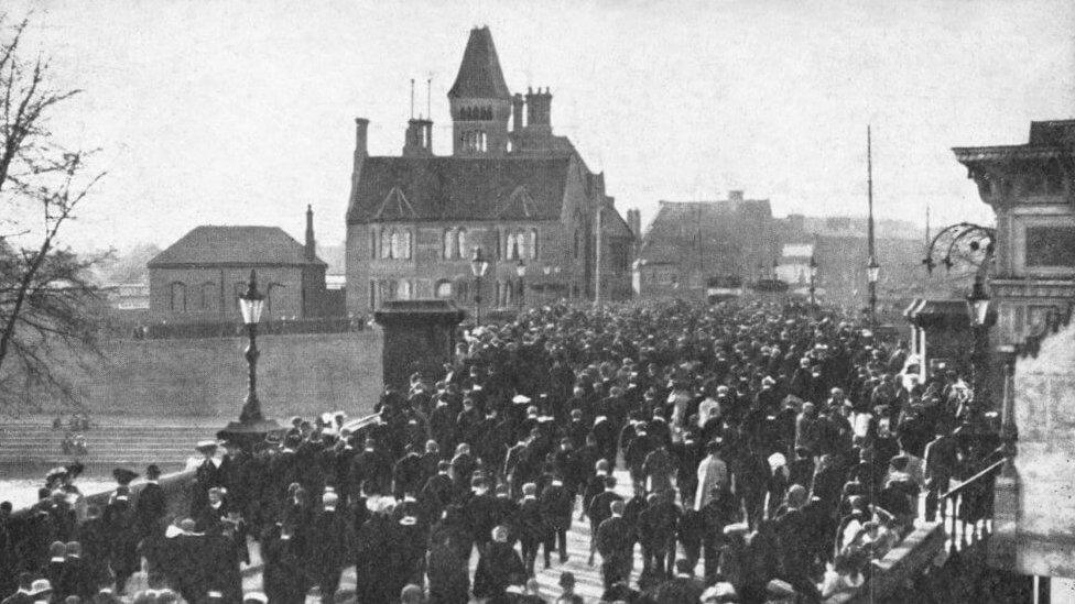 Football or cricket crowds early 1900s