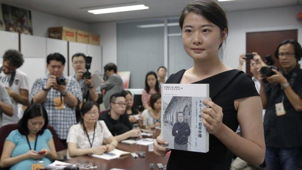 Grace Geng attends the launch of her father's book in Hong Kong (14 June 2016)