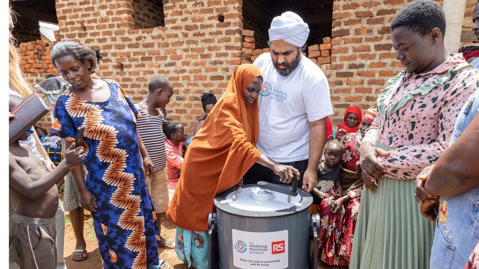 Navjot Sawhney demonstrates the crank-handle washing machine