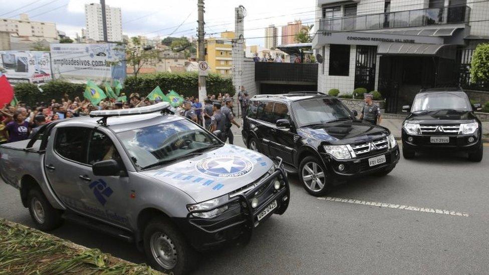 Federal police officers leave the apartment building that former Brazilian President Luiz Inacio Lula da Silva lived in Sao Bernardo do Campo, Brazil, March 4, 2016