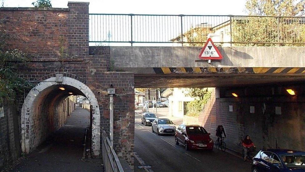 Pavement tunnel, Botley Road, Oxford