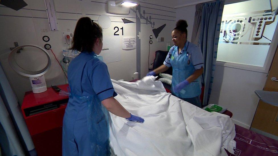 Roisin Brown working on a ward