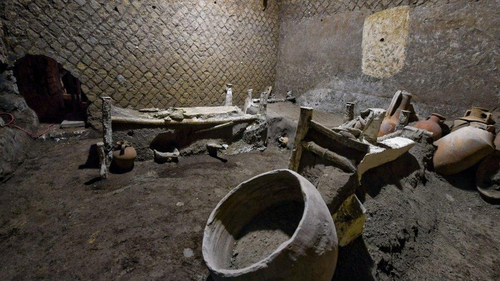 undiscovered room found in pompeii