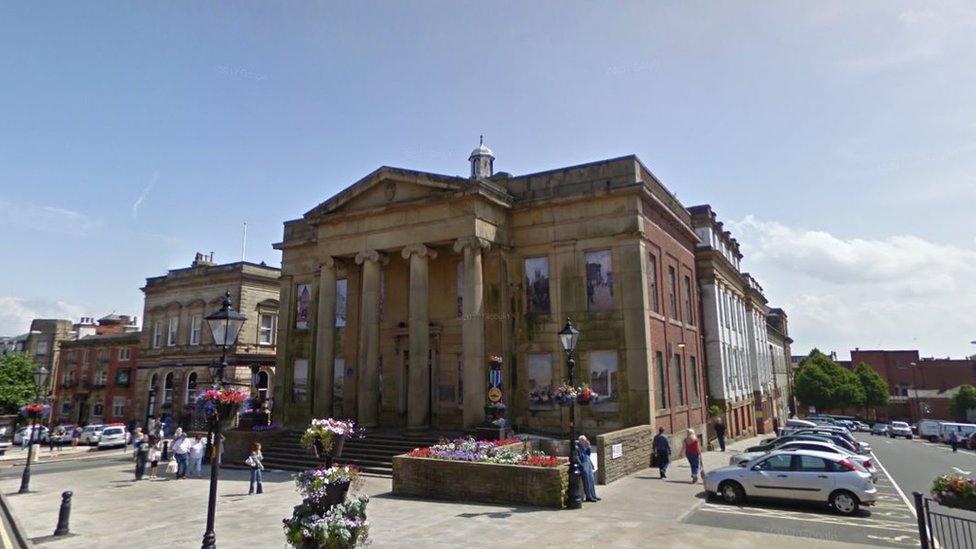 Oldham Town Hall in 2009