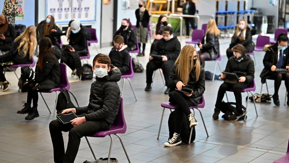 School pupils in masks generic