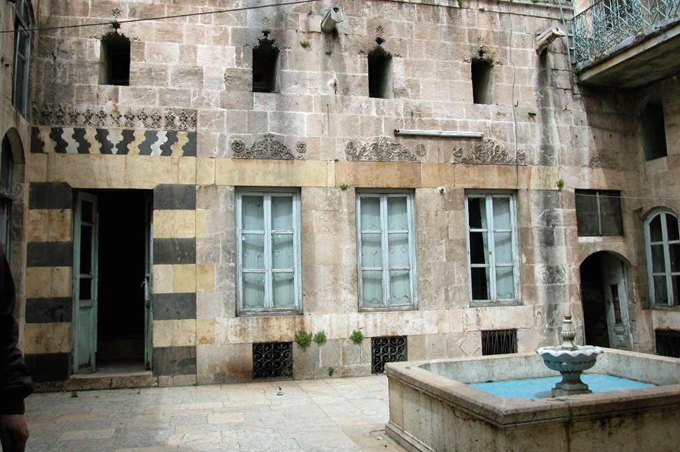 courtyard with fountain