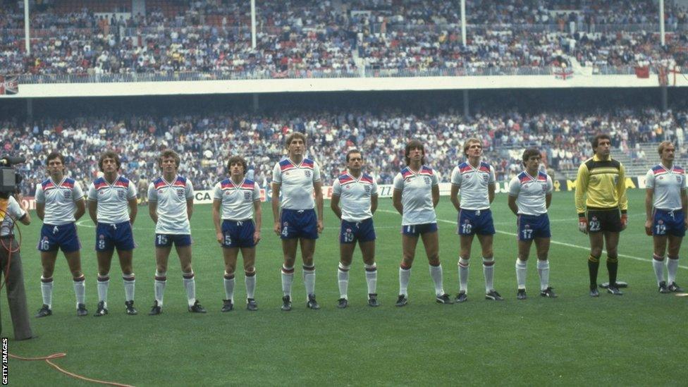 England line up at the 1982 World Cup