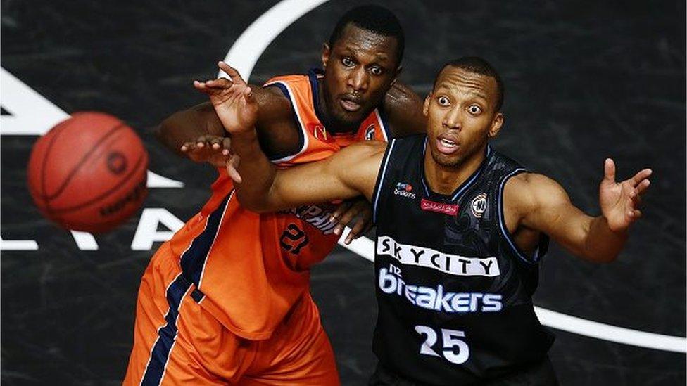 Akil Mitchell describes eyeball popping out during basketball game BBC News