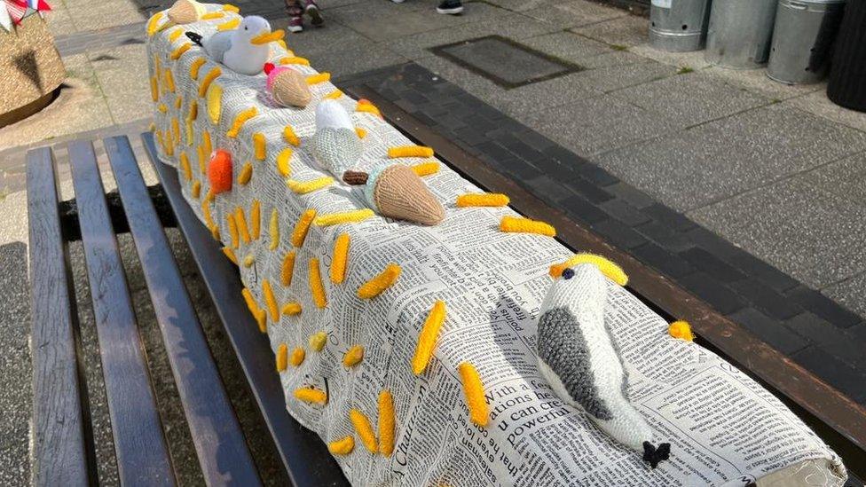 Seagulls with chips and ice cream knitting display