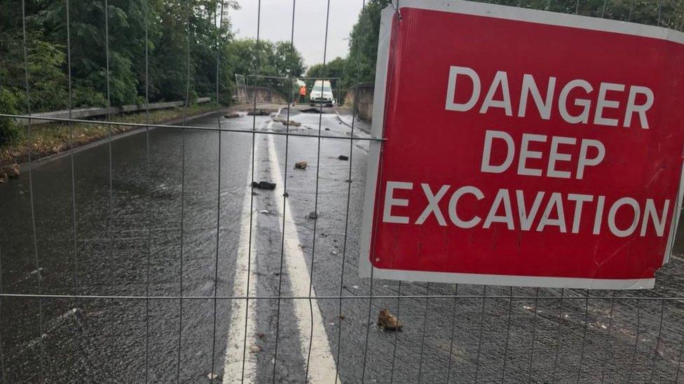 Closed sign on Alfreton Road near bridge