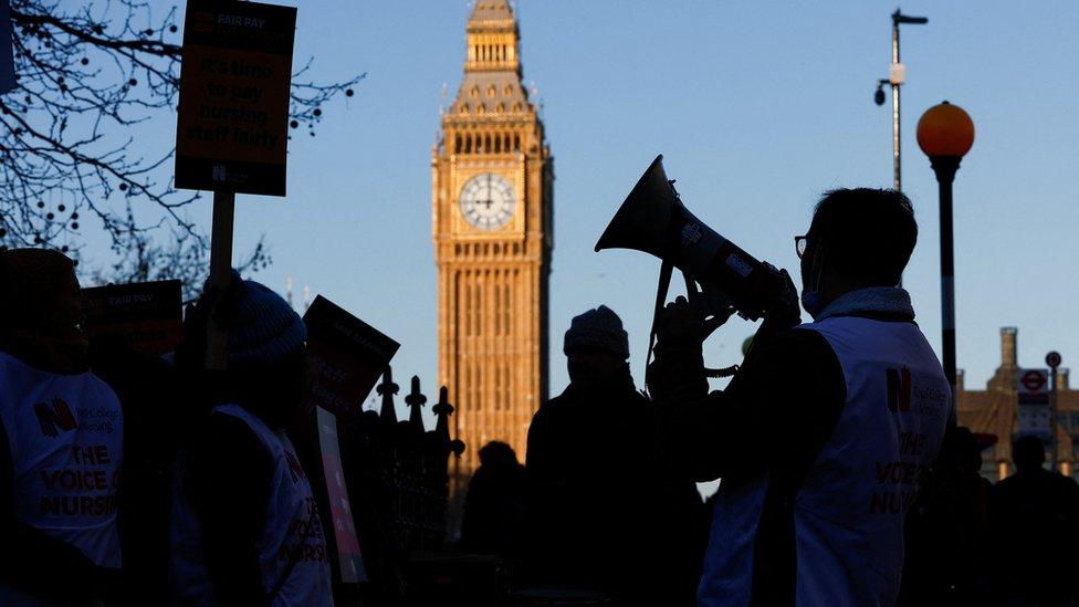 Nurse strike protests outside St Thomas' Hospital