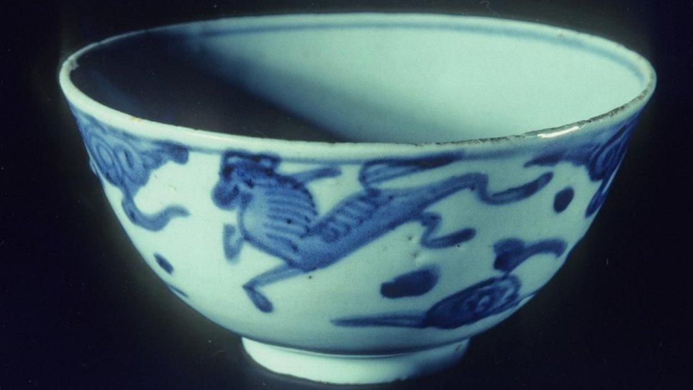 Ming vase recovered from La Trinidad Valencera