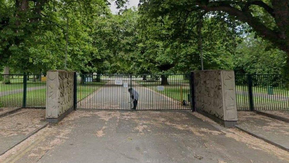 Picture of the park gates