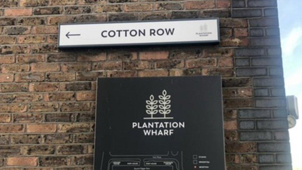 Sign pointing to Cotton Row