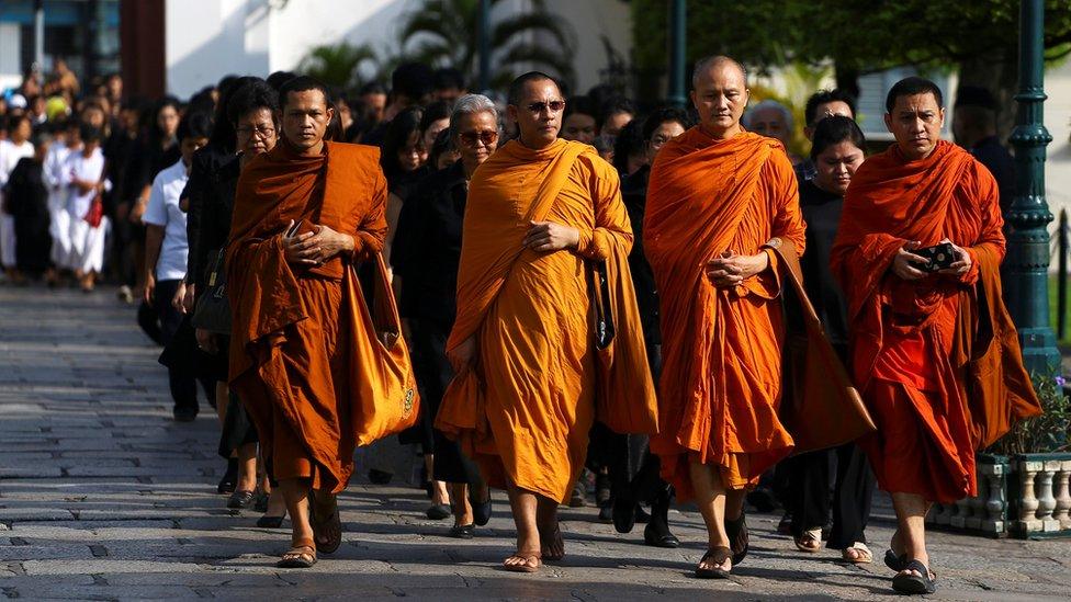 Buddhist monks offer condolences for the Thai king