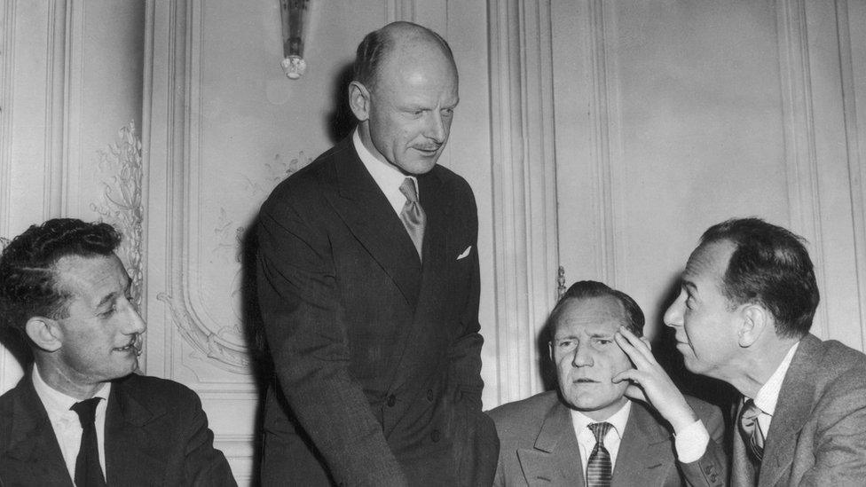 Bill Sparks (left) and Colonel 'Blondie' Hasler (standing) with Trevor Howard and Jose Ferrer