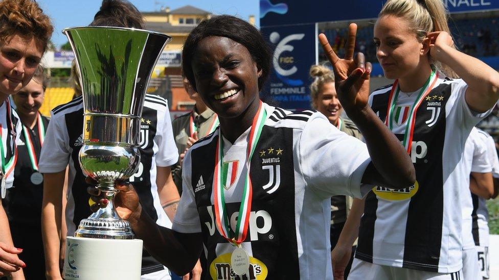 Eniola-akulo-with-trophy.