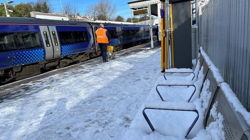 Inverkeithing station