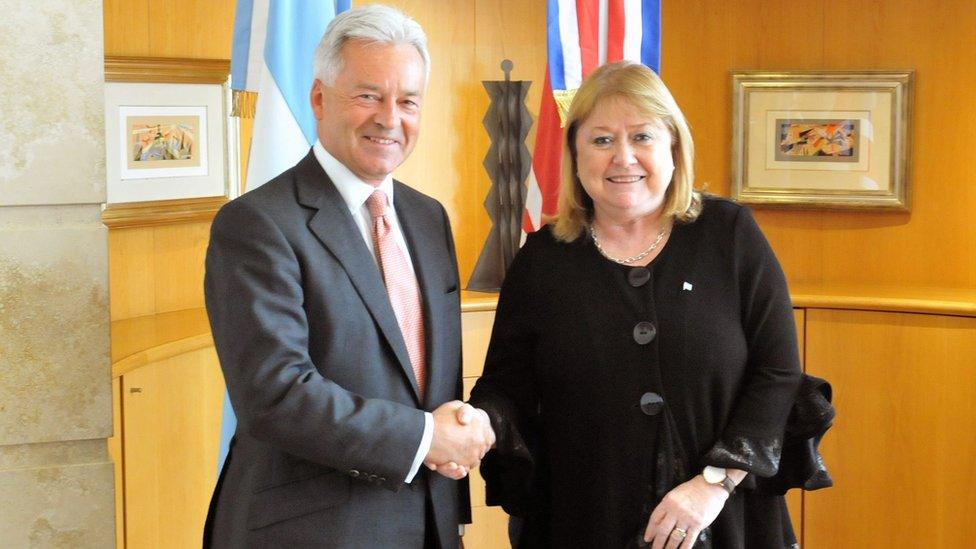 A handout picture provided by the Argentinian Foreign Ministry shows Minister of Foreign Affairs of Argentina, Susana Malcorra (R) and British Minister of State for Europe and the Americas, Sir Alan Duncan shaking hands during a meeting in Buenos Aires, Argentina, 13 September 2016.