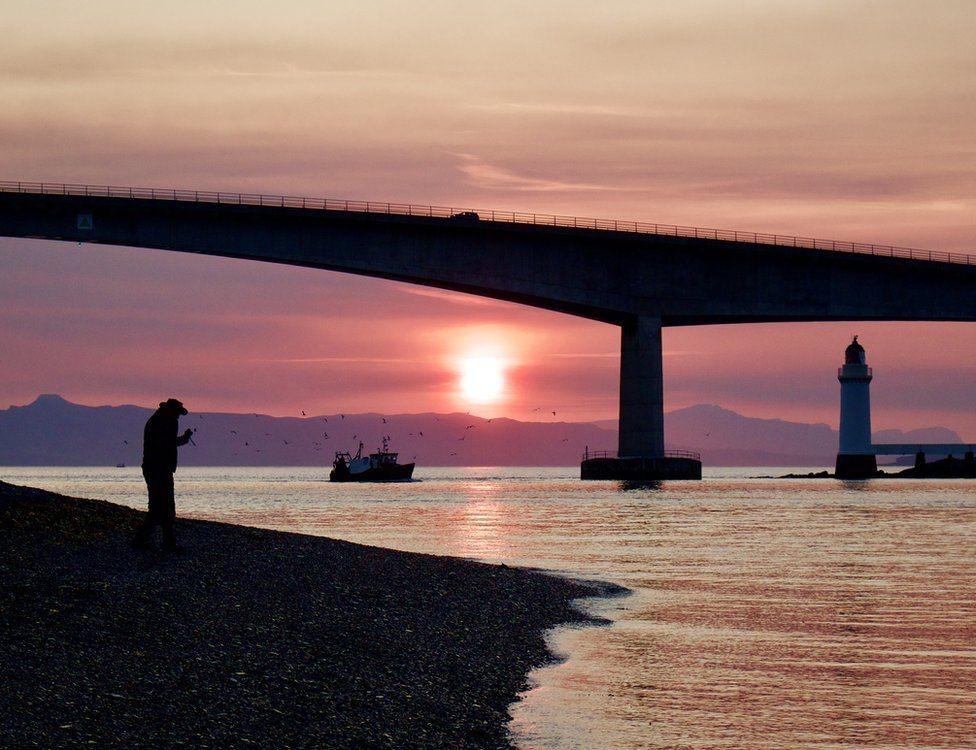 Andrew McGrath captured a stunning sunset at the Skye Bridge.